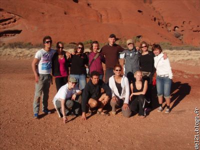 Une partie du groupe devant Uluru